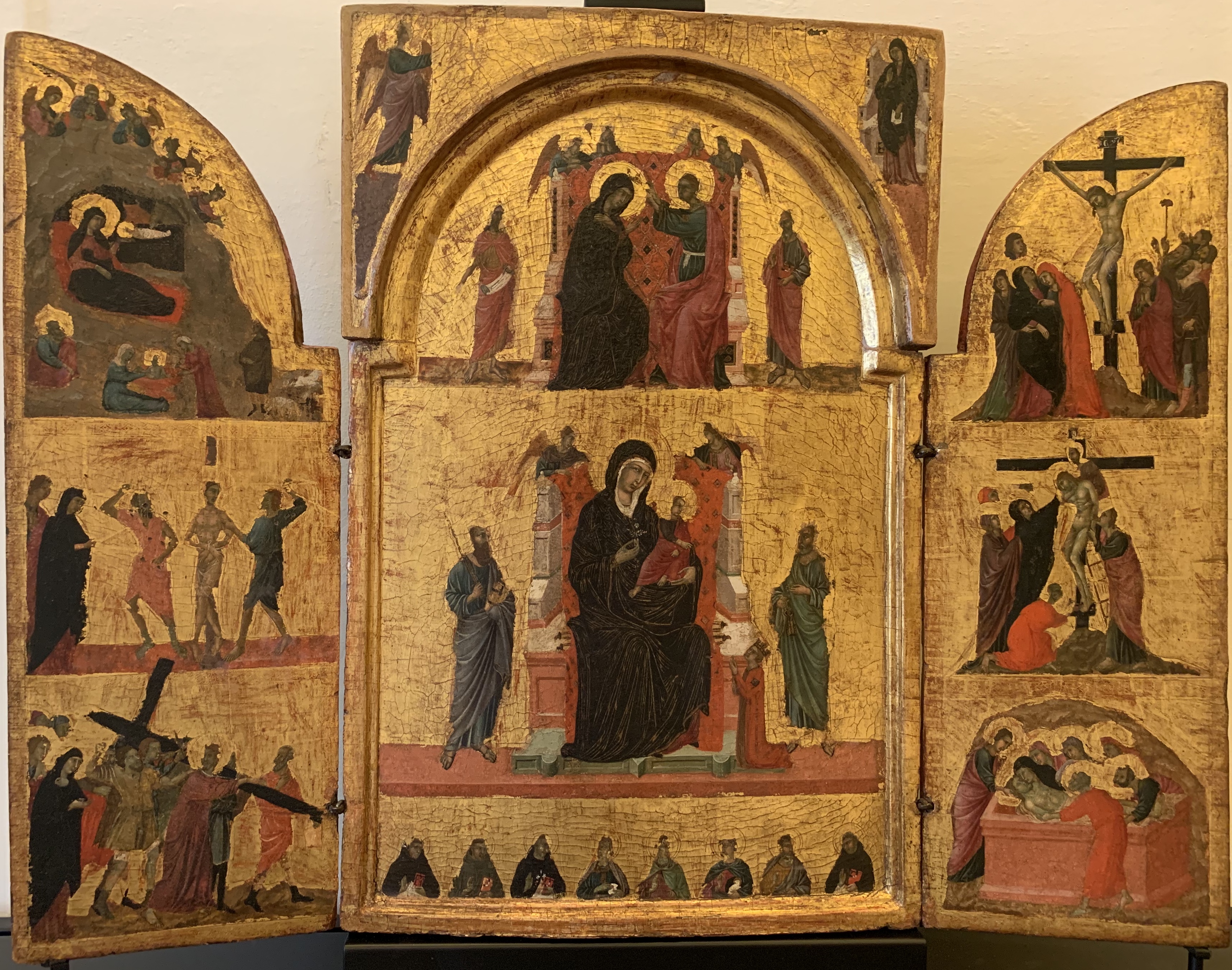 Duccio di Buoninsegna, « Madonna in trono col Bambino fra i santi ...